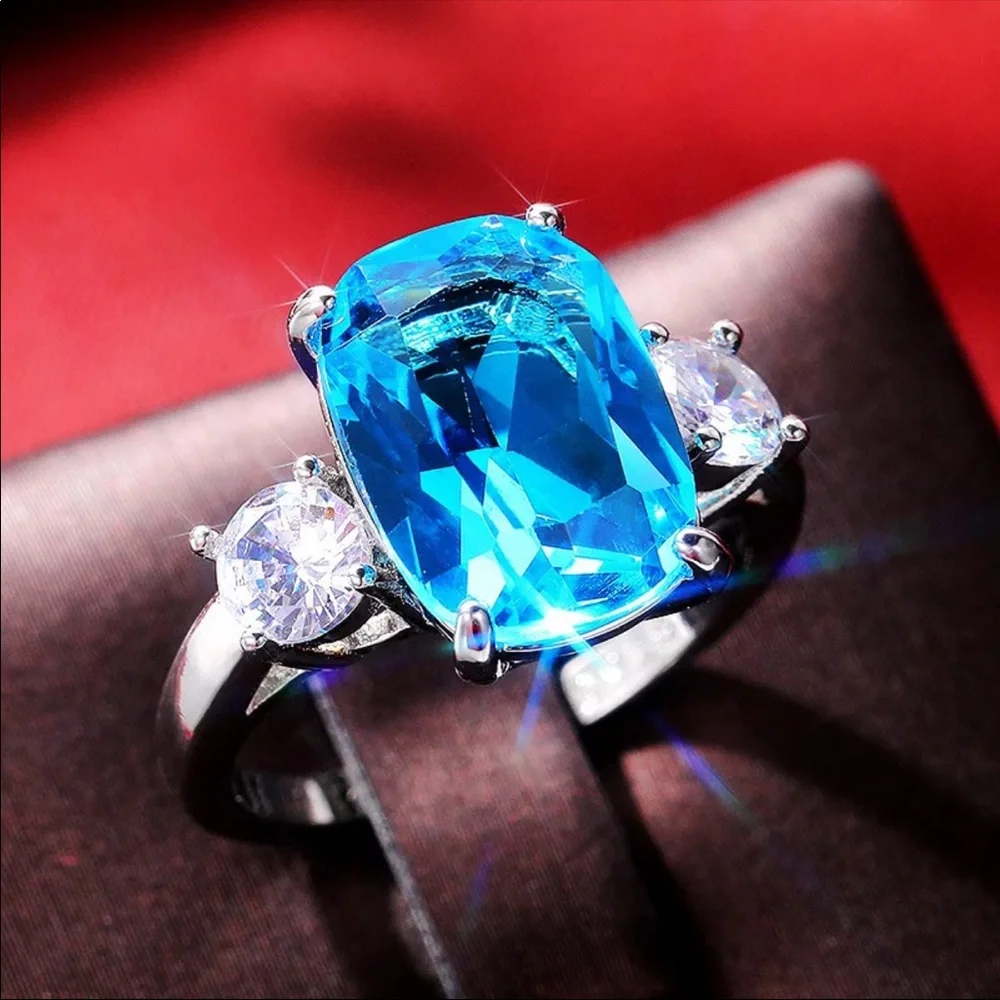 New Women’s 925 Silver Beautiful Crystal Ring - Picture 1 of 6
